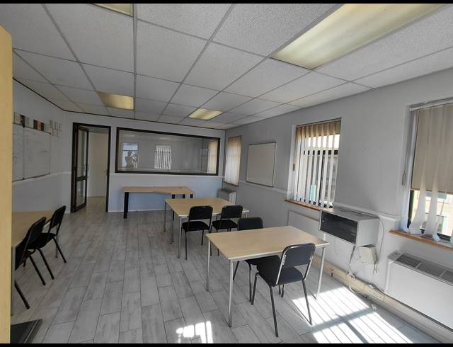 122M² OFFICE TO LET IN LYME PARK